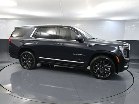 Used 2025 GMC Yukon Denali w/ Sun & Power Step Package AWD/4WD image 4