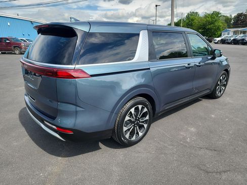Used 2024 Kia Carnival EX FWD image 8
