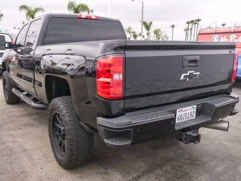 Used 2019 Chevrolet Silverado 2500 LT w/ Midnight Edition AWD/4WD image 7