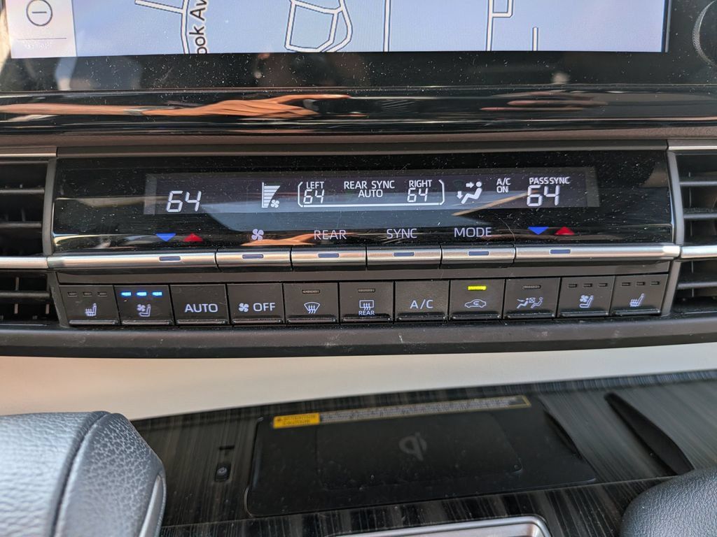 Used 2021 Toyota Sienna Platinum FWD image 22