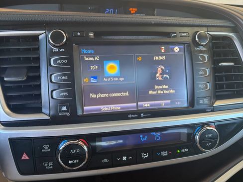 Used 2015 Toyota Highlander Limited image 25