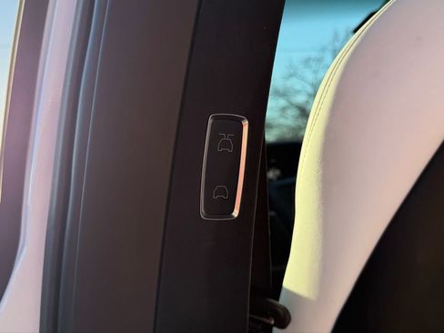Used 2023 Tesla Model X Plaid image 19