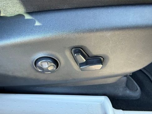 Used 2022 Chrysler Pacifica Touring-L w/ Uconnect Theater Family Group image 14