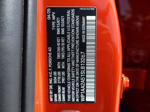 Certified 2025 Porsche Macan image 29