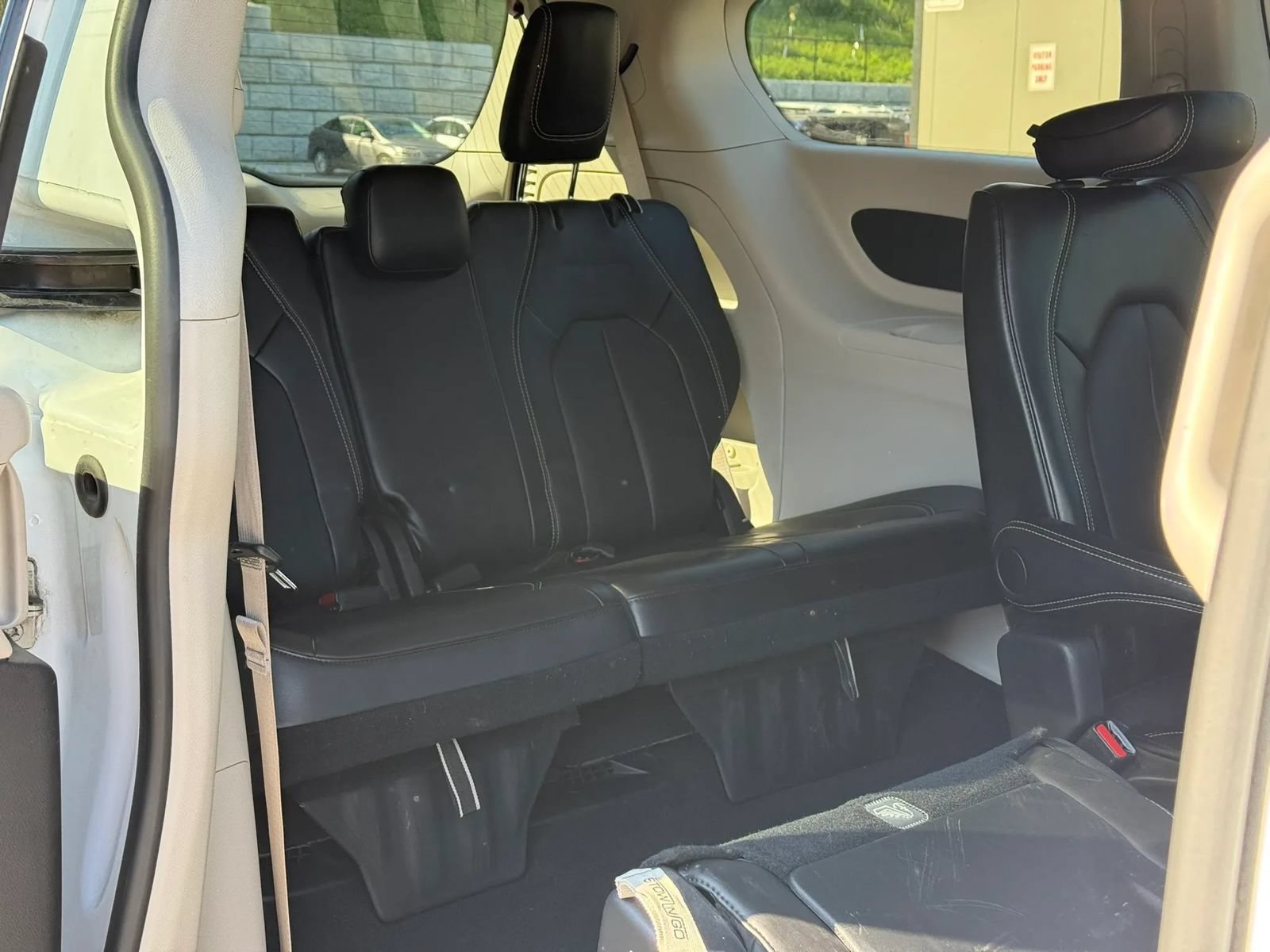 Used 2024 Chrysler Pacifica Touring-L FWD image 15