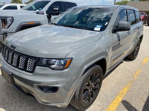 Used 2021 Jeep Grand Cherokee Laredo X AWD/4WD image 2