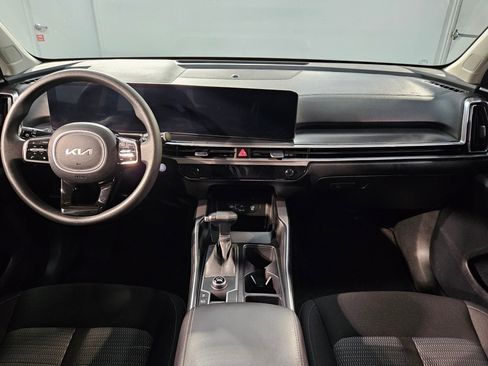 Used 2024 Kia Sorento LX image 10