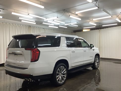 Used 2024 GMC Yukon XL Denali w/ Advanced Technology Package RWD image 5
