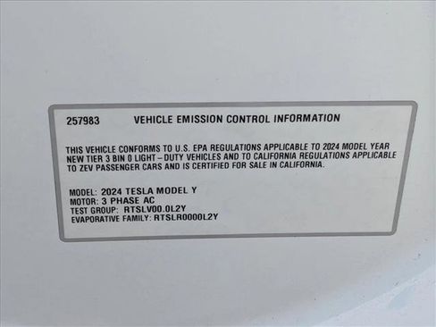 Used 2024 Tesla Model Y Long Range AWD/4WD image 24