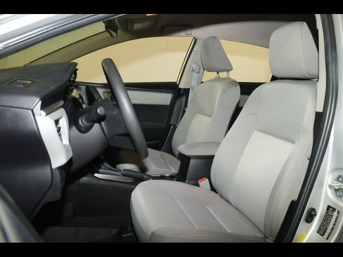 Used 2015 Toyota Corolla LE image 16