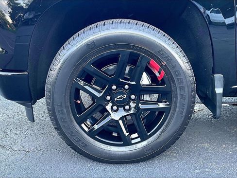 Used 2023 Chevrolet Silverado 1500 RST w/ Redline Edition AWD/4WD image 7