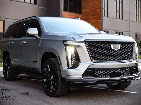 Used 2025 Cadillac Escalade V w/ LPO, ONYX Package AWD/4WD image 19