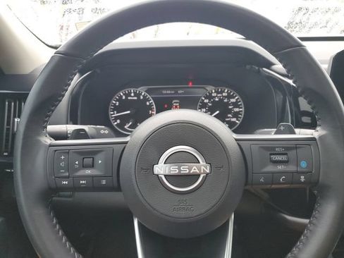 Used 2025 Nissan Pathfinder SV w/ SV Premium Package FWD image 24