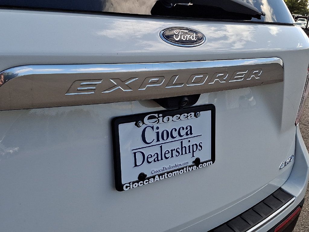 Used 2022 Ford Explorer Platinum w/ Equipment Group 601A AWD/4WD image 34
