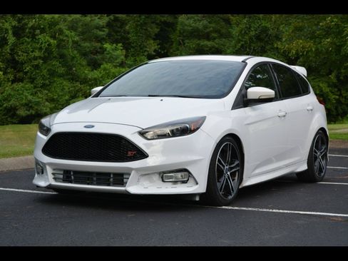 Used 2017 Ford Focus ST w/ Equipment Group 401A FWD image 1