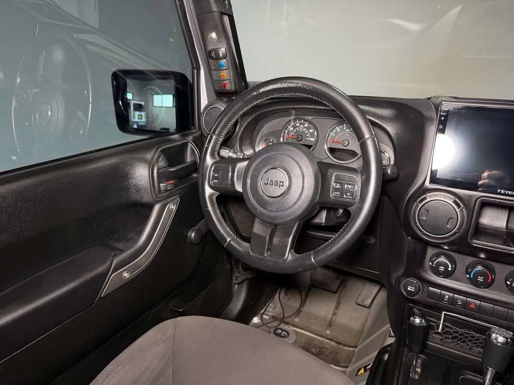 Used 2018 Jeep Wrangler Sport AWD/4WD image 12