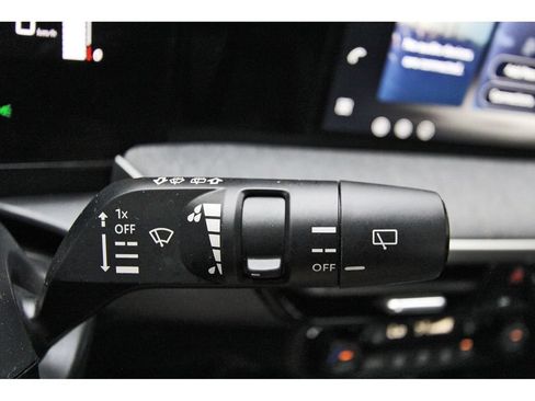Used 2026 Nissan Kicks SV w/ SV Premium Package FWD image 17