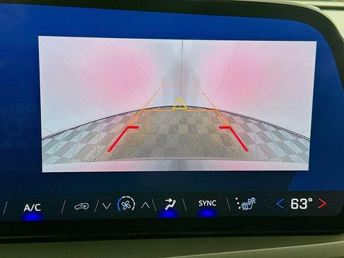 Used 2025 Chevrolet Traverse LT image 23