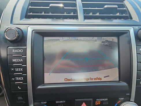 Used 2014 Toyota Camry XLE FWD image 18