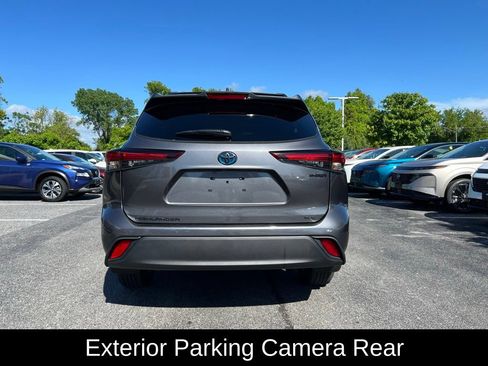 Used 2024 Toyota Highlander XLE AWD/4WD image 13