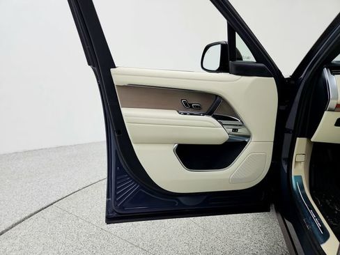 New 2026 Land Rover Range Rover SE image 23
