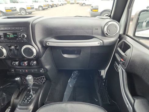 Used 2015 Jeep Wrangler Sahara image 22