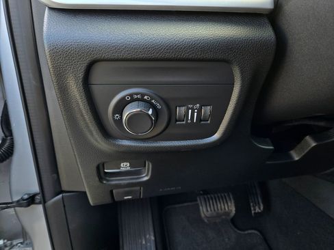 New 2025 Jeep Grand Cherokee Altitude image 11