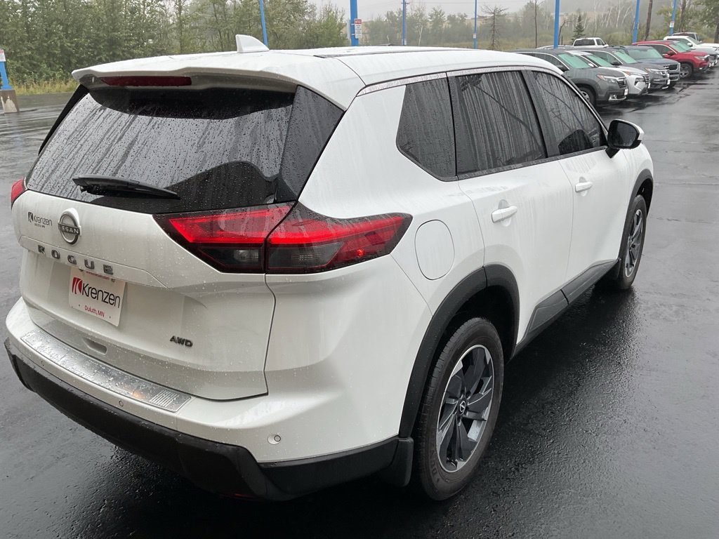 Used 2026 Nissan Rogue SV AWD/4WD image 5