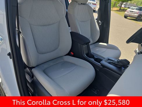 Used 2026 Toyota Corolla Cross L image 16
