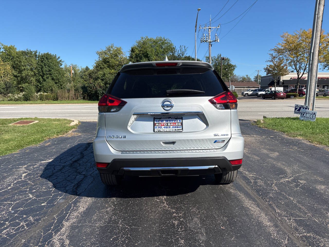 Used 2017 Nissan Rogue SL AWD/4WD image 4