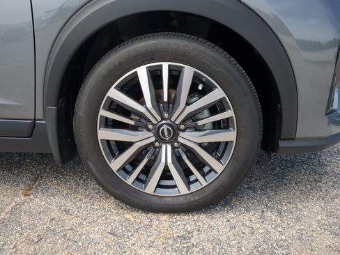 Used 2024 Nissan Kicks SV FWD image 9