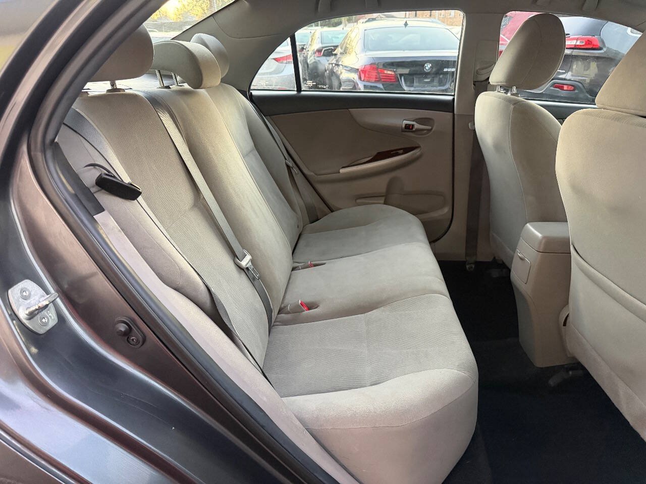 Used 2013 Toyota Corolla LE FWD image 18