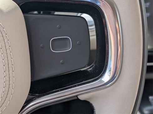 Certified 2025 Lincoln Nautilus Premier image 23