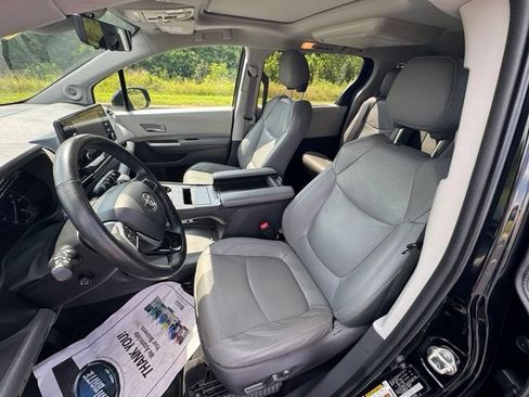 Used 2021 Toyota Sienna Limited AWD/4WD image 16