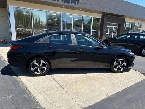 Certified 2023 Hyundai Elantra SEL w/ Convenience Package FWD image 19
