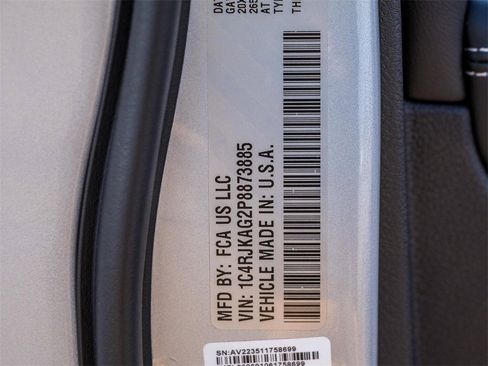 Used 2023 Jeep Grand Cherokee L Altitude image 35