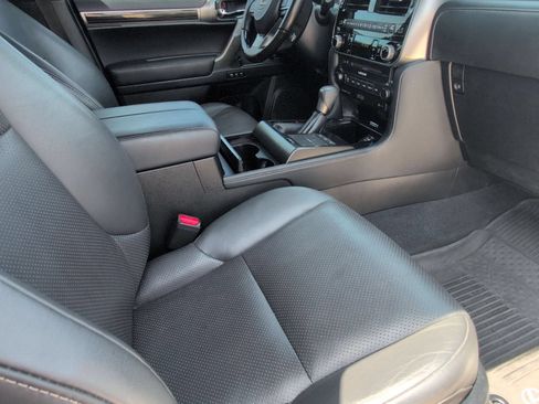 Used 2023 Lexus GX 460 Luxury w/ Sport Design Package AWD/4WD image 31