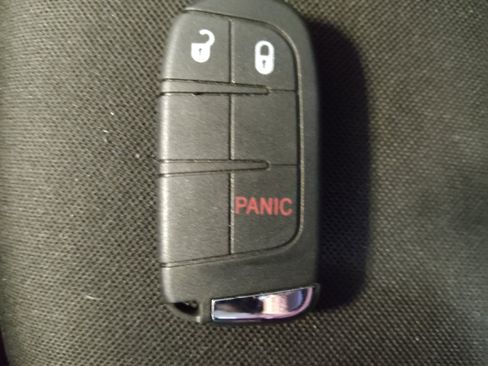 Used 2021 Jeep Renegade Latitude FWD image 32