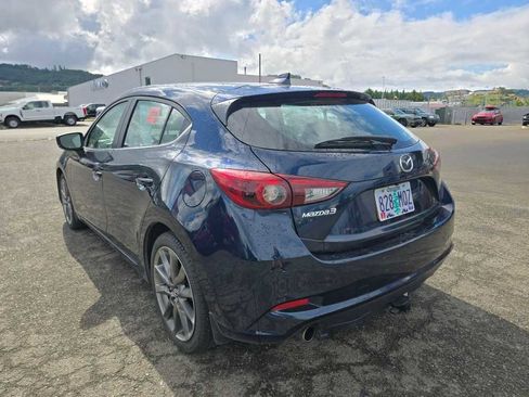 Used 2018 MAZDA MAZDA3 Grand Touring FWD image 9