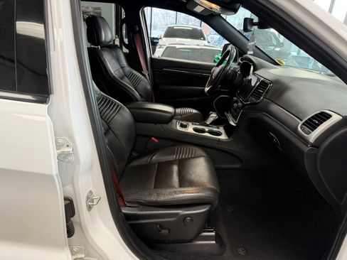 Used 2021 Jeep Grand Cherokee SRT image 33