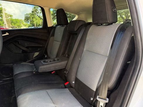 Used 2017 Ford Escape SE w/ Equipment Group 201A FWD image 16