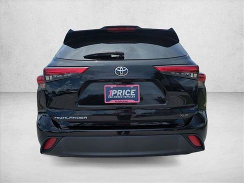 Used 2023 Toyota Highlander XLE FWD image 7