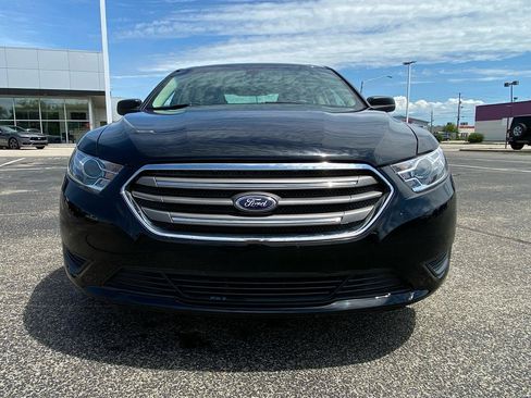 Used 2017 Ford Taurus SE FWD image 4