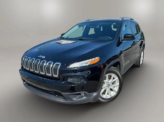 Used 2018 Jeep Cherokee Latitude Plus w/ Comfort/Convenience Group FWD video 1