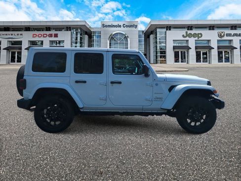 Used 2024 Jeep Wrangler Unlimited Sahara AWD/4WD image 9