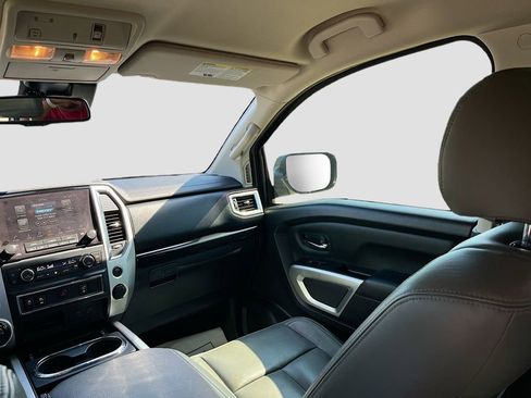 Used 2021 Nissan Titan SV w/ SV Convenience Package image 21