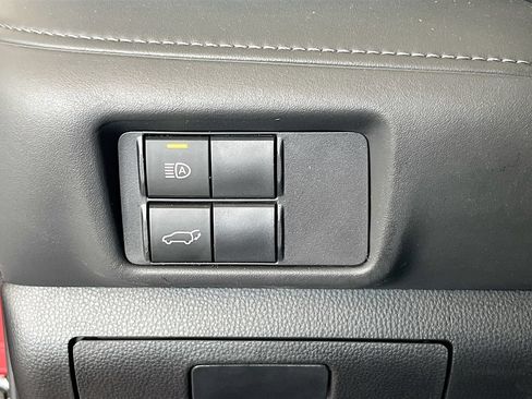 Used 2022 Toyota Highlander XSE FWD image 10