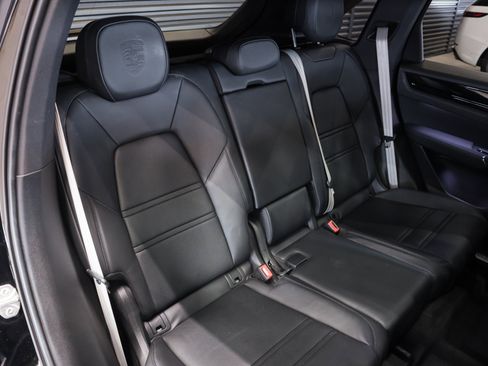 Certified 2023 Porsche Cayenne Platinum Edition AWD/4WD image 6