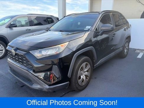 Used 2021 Toyota RAV4 LE FWD image 2