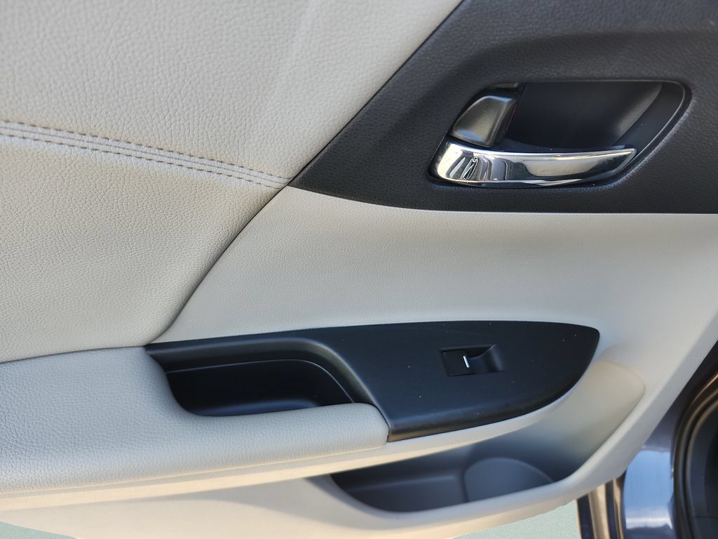 Used 2015 Honda Accord EX image 24